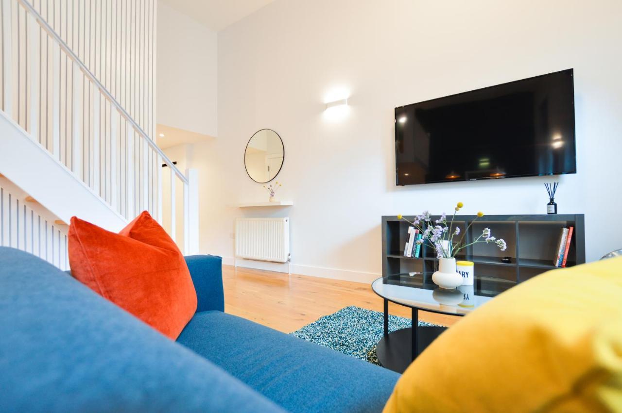 Spacious West Hampstead Apartment With Mezzanine Bedroom By Concept Apartments London Exteriör bild