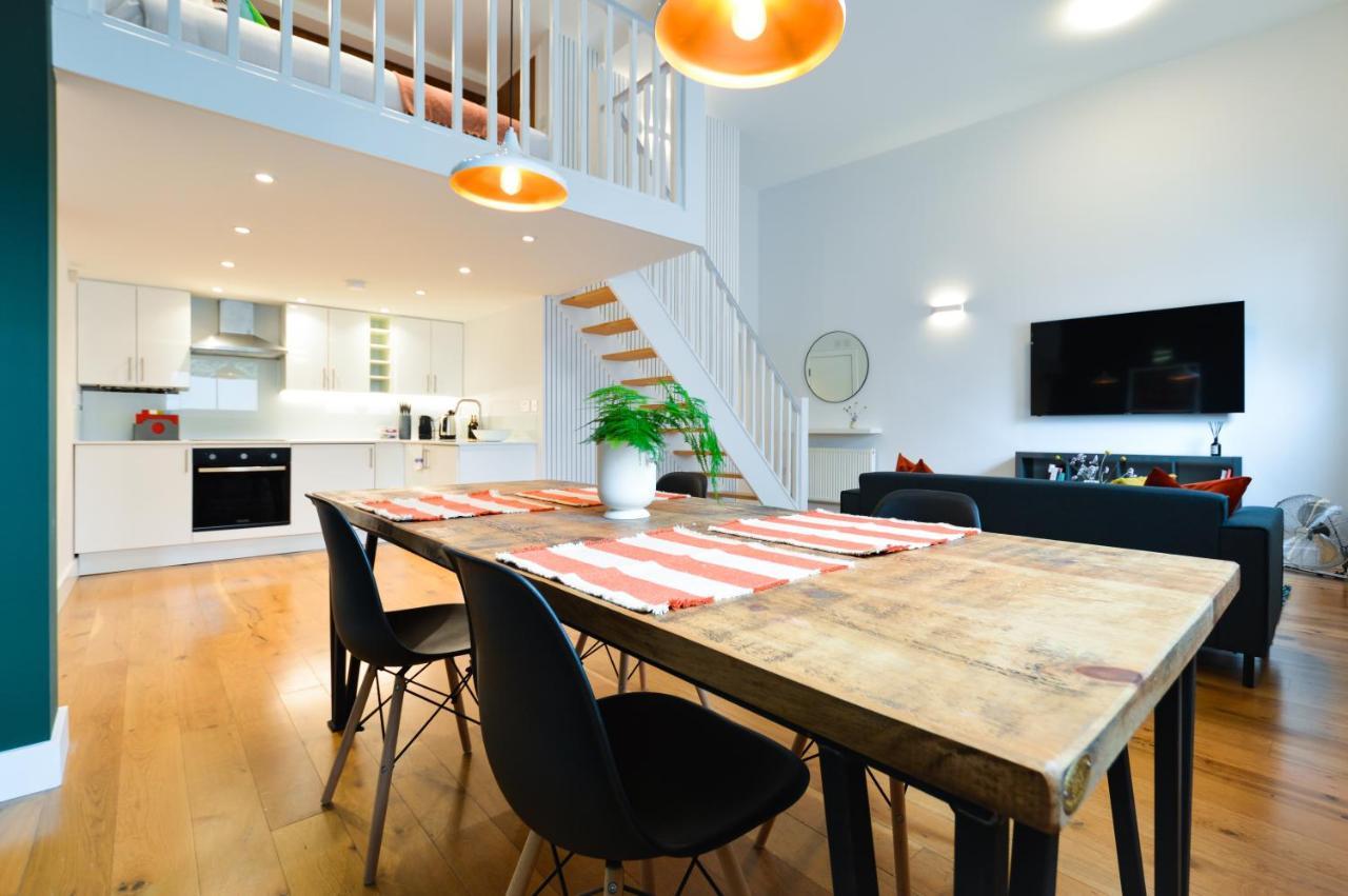 Spacious West Hampstead Apartment With Mezzanine Bedroom By Concept Apartments London Exteriör bild