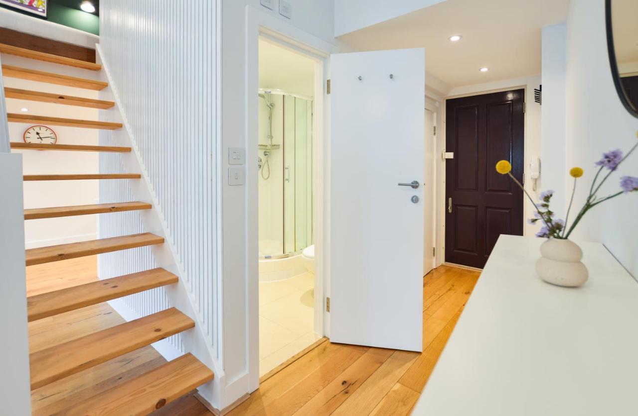 Spacious West Hampstead Apartment With Mezzanine Bedroom By Concept Apartments London Exteriör bild