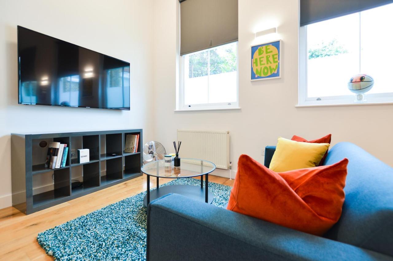 Spacious West Hampstead Apartment With Mezzanine Bedroom By Concept Apartments London Exteriör bild